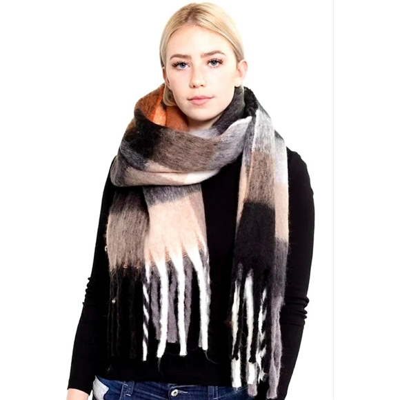 NWT Plush Plaid Scarf - Picture 3 of 4